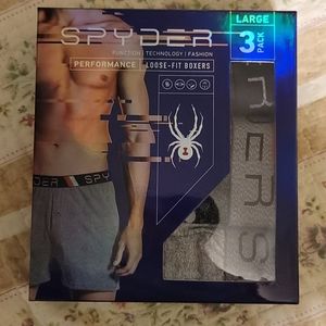 Men's loose fit boxers.